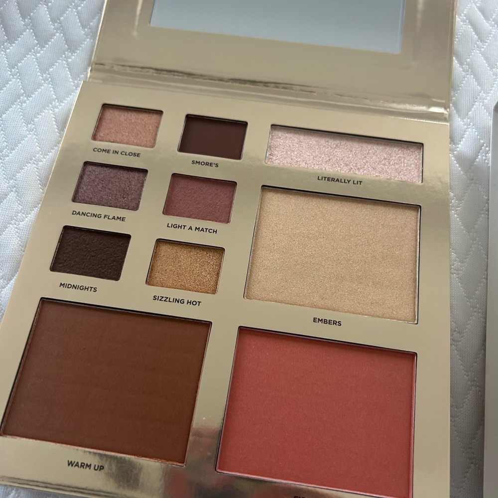 ICONIC London HEAT OF THE MOMENT Eye Palette - Picture 2 of 6